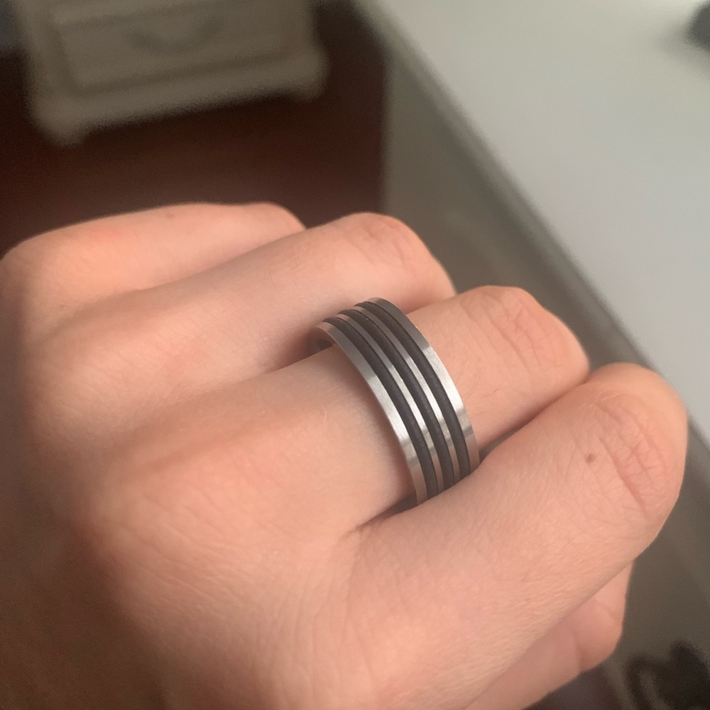 BRAND NEW MENS RING